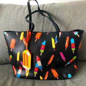 Black purse with fun popsicle design! 🍨 🍦